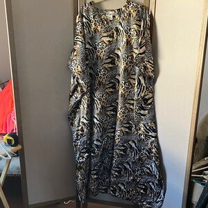 Santé Classics Leopard Print caftan with embellished neckline